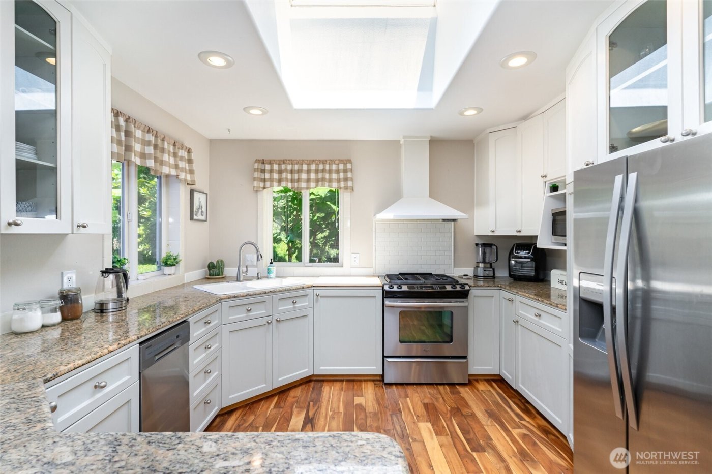 2726 Pioneer Way E, Tacoma, WA 98404-5330