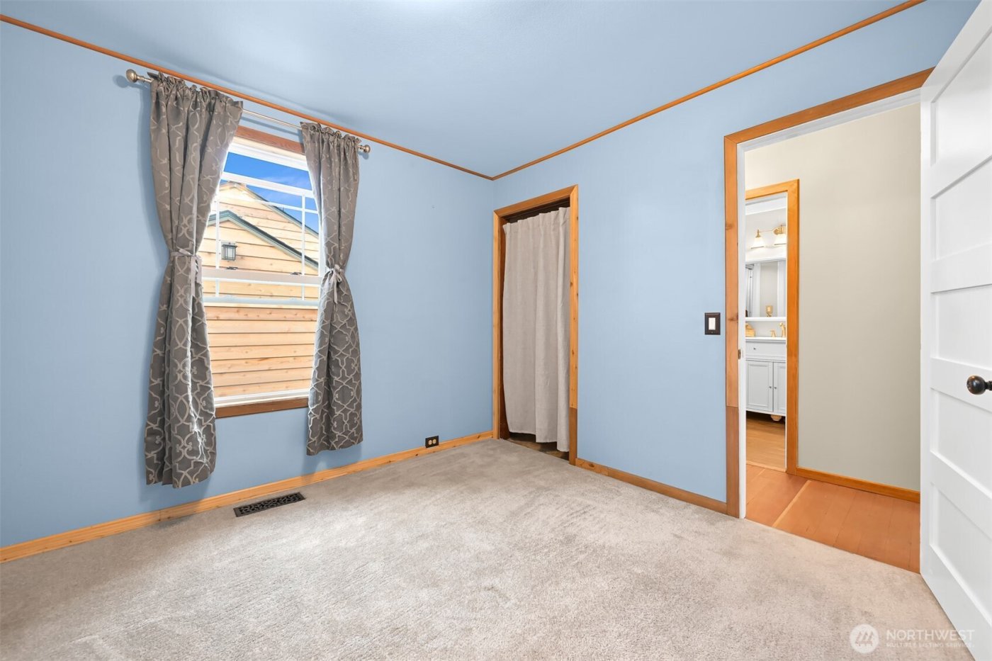 218 Evergreen Street , Mount Vernon, WA 98273