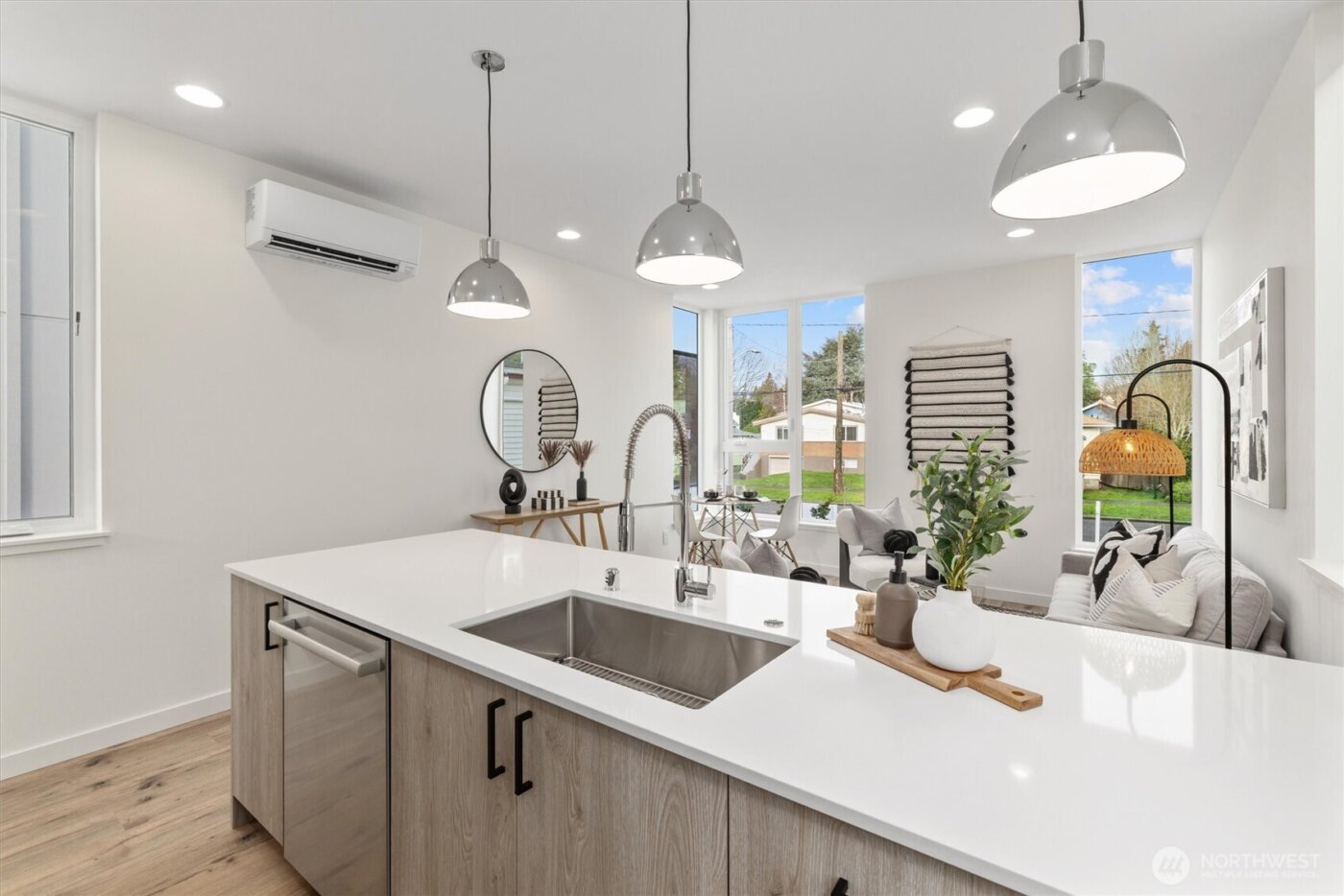 945 NW 61st Street , Seattle, WA 98107