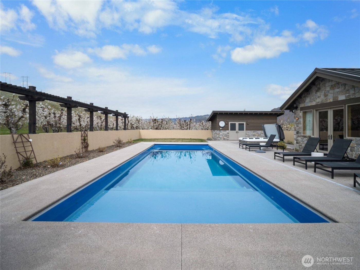 5814 Colockum Road , Malaga, WA 98828