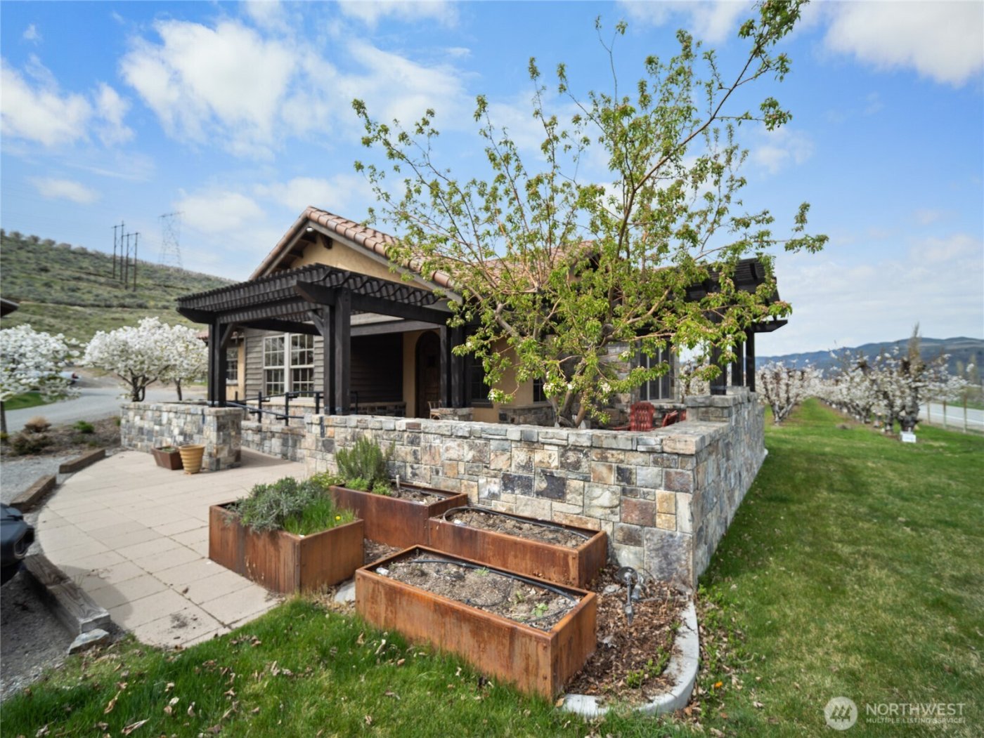 5814 Colockum Road , Malaga, WA 98828