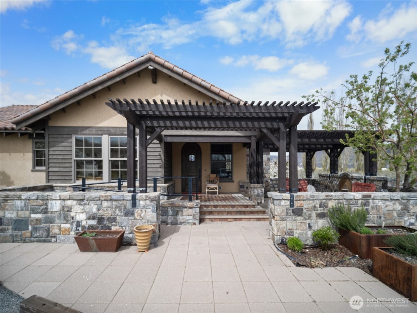 5814 Colockum Road , Malaga, WA 98828