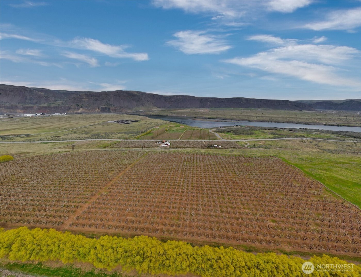 5814 Colockum Road , Malaga, WA 98828