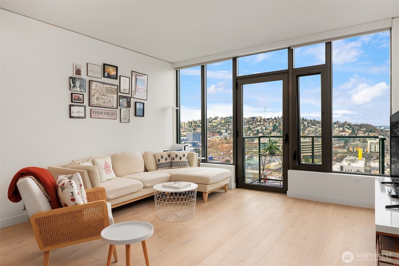 2510 6th Avenue #1401, Seattle, WA 98121