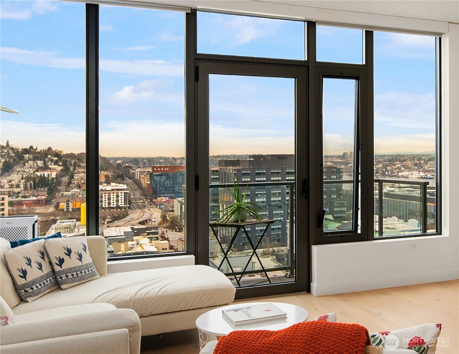 2510 6th Avenue #1401, Seattle, WA 98121