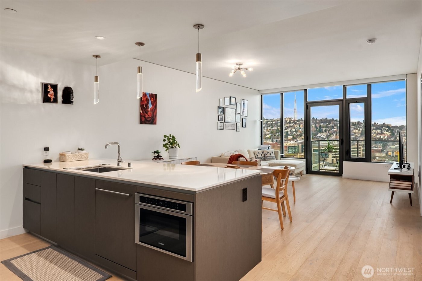 2510 6th Avenue #1401, Seattle, WA 98121