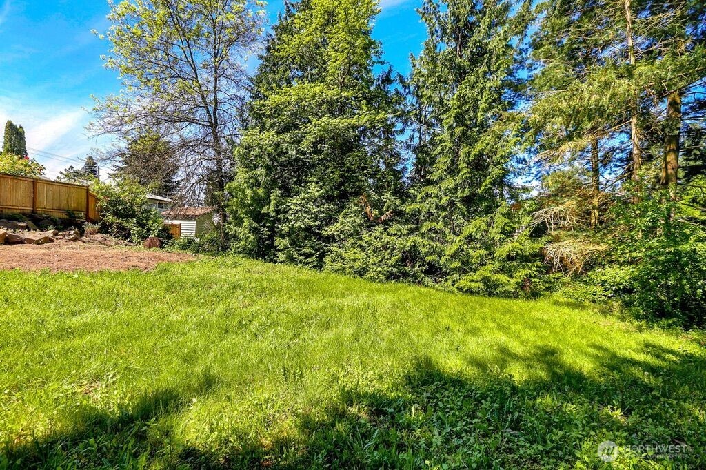 15712 Greenwood Avenue N, Shoreline, WA 98133