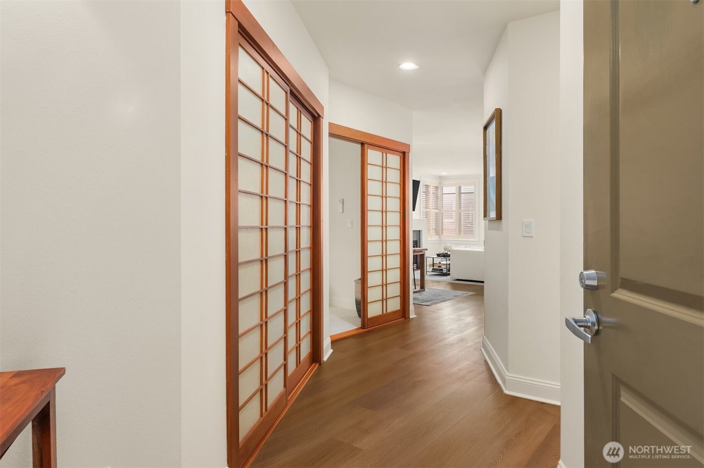 719 2nd Avenue W #202, Seattle, WA 98119