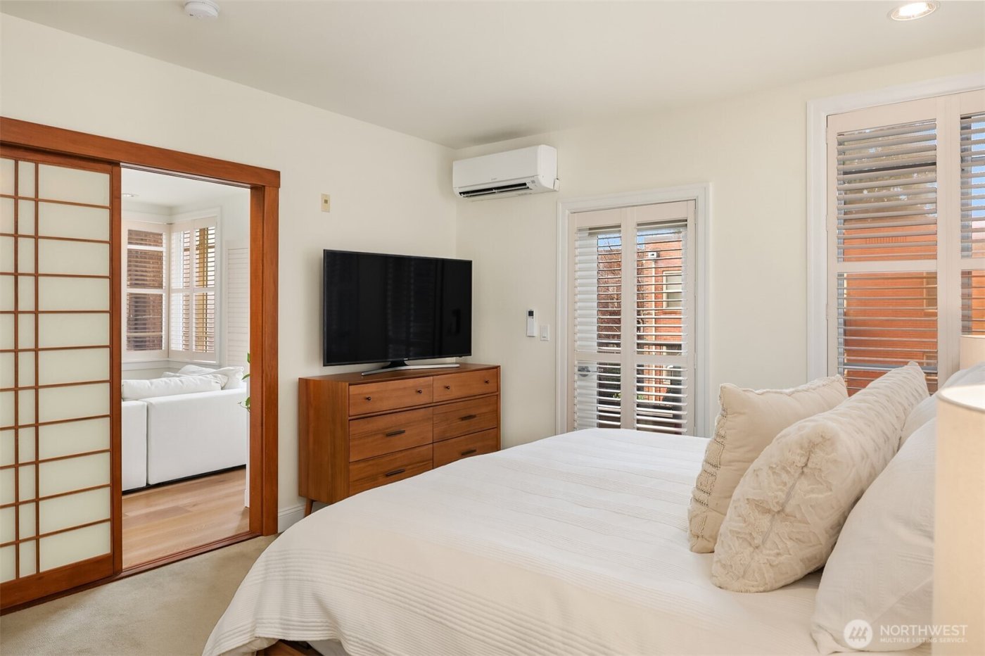 719 2nd Avenue W #202, Seattle, WA 98119