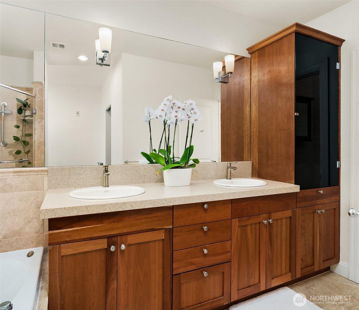 719 2nd Avenue W #202, Seattle, WA 98119