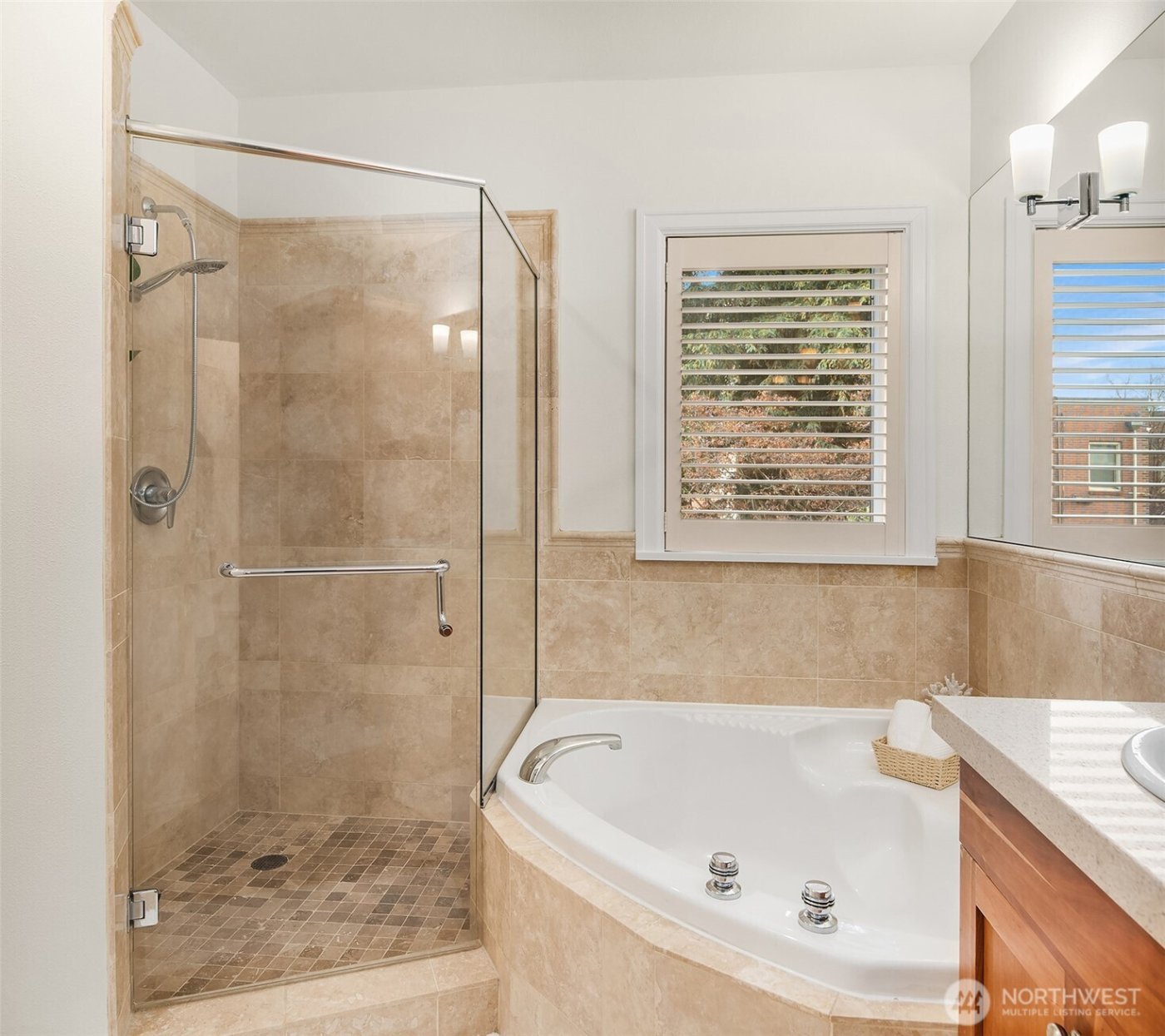 719 2nd Avenue W #202, Seattle, WA 98119