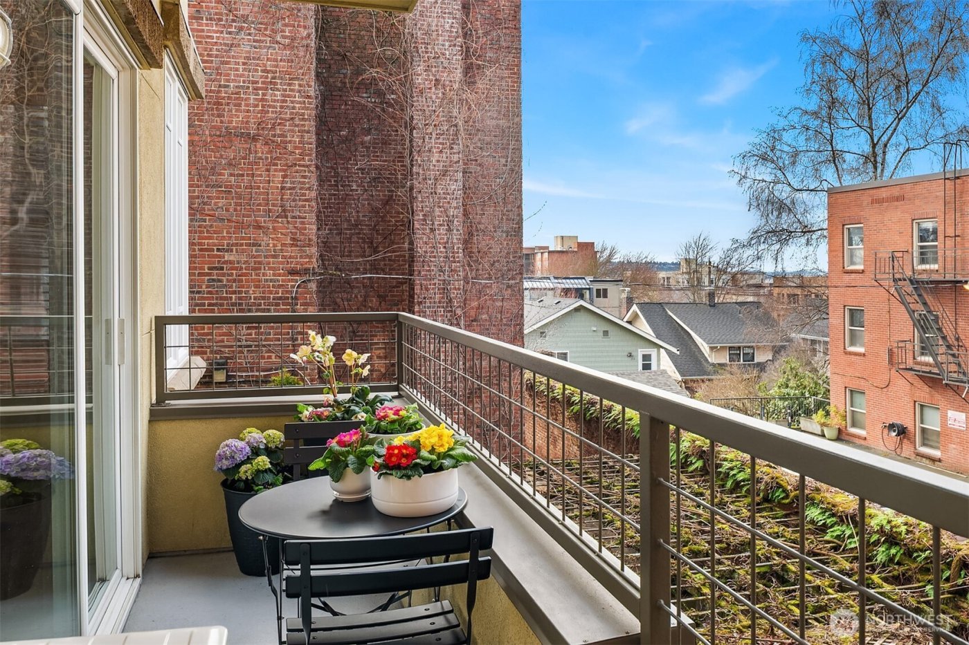 719 2nd Avenue W #202, Seattle, WA 98119