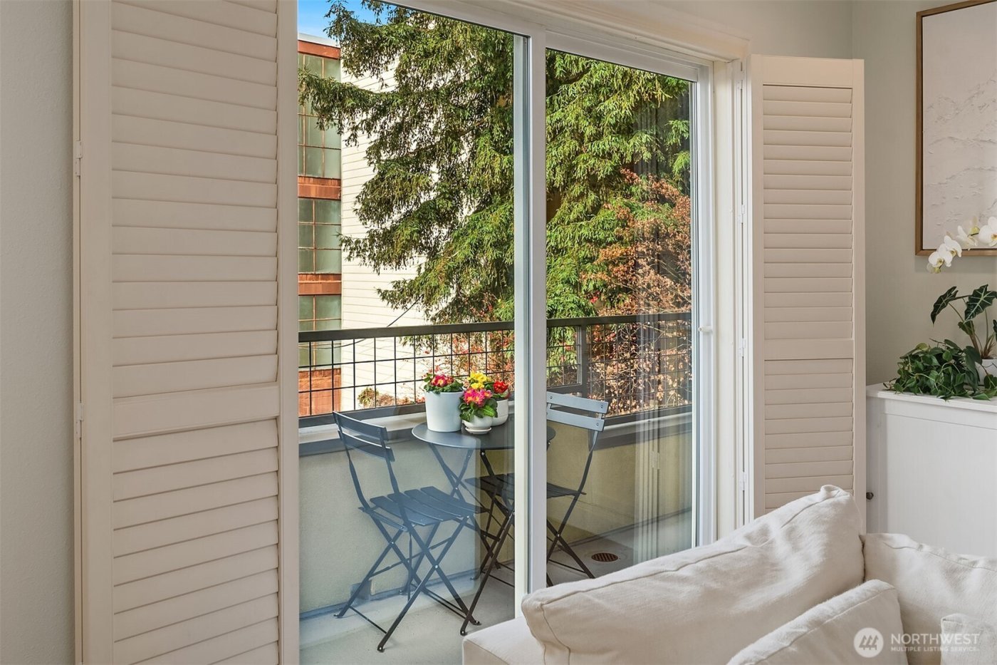 719 2nd Avenue W #202, Seattle, WA 98119