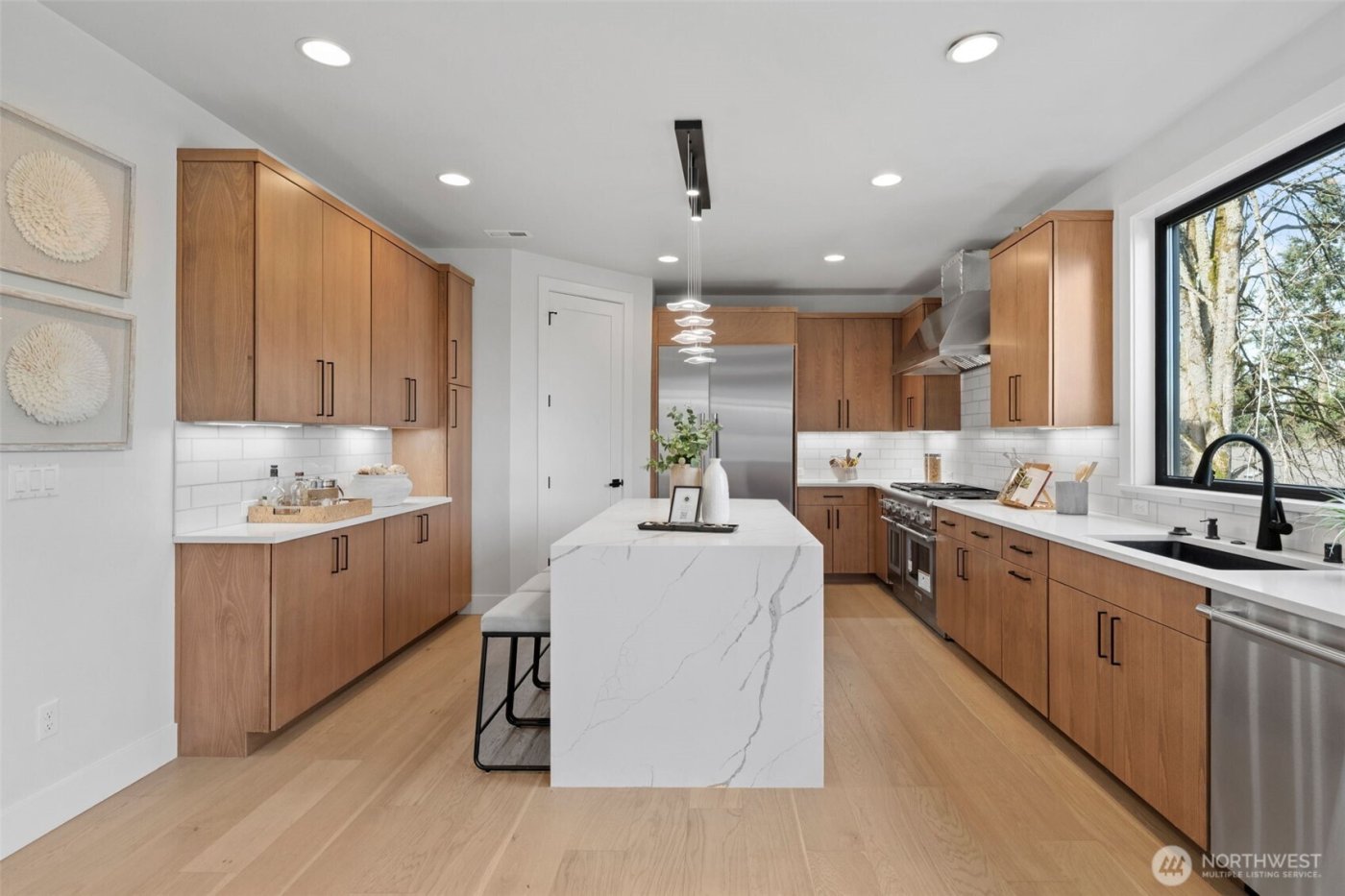 16068 SE 44TH Court , Bellevue, WA 98006