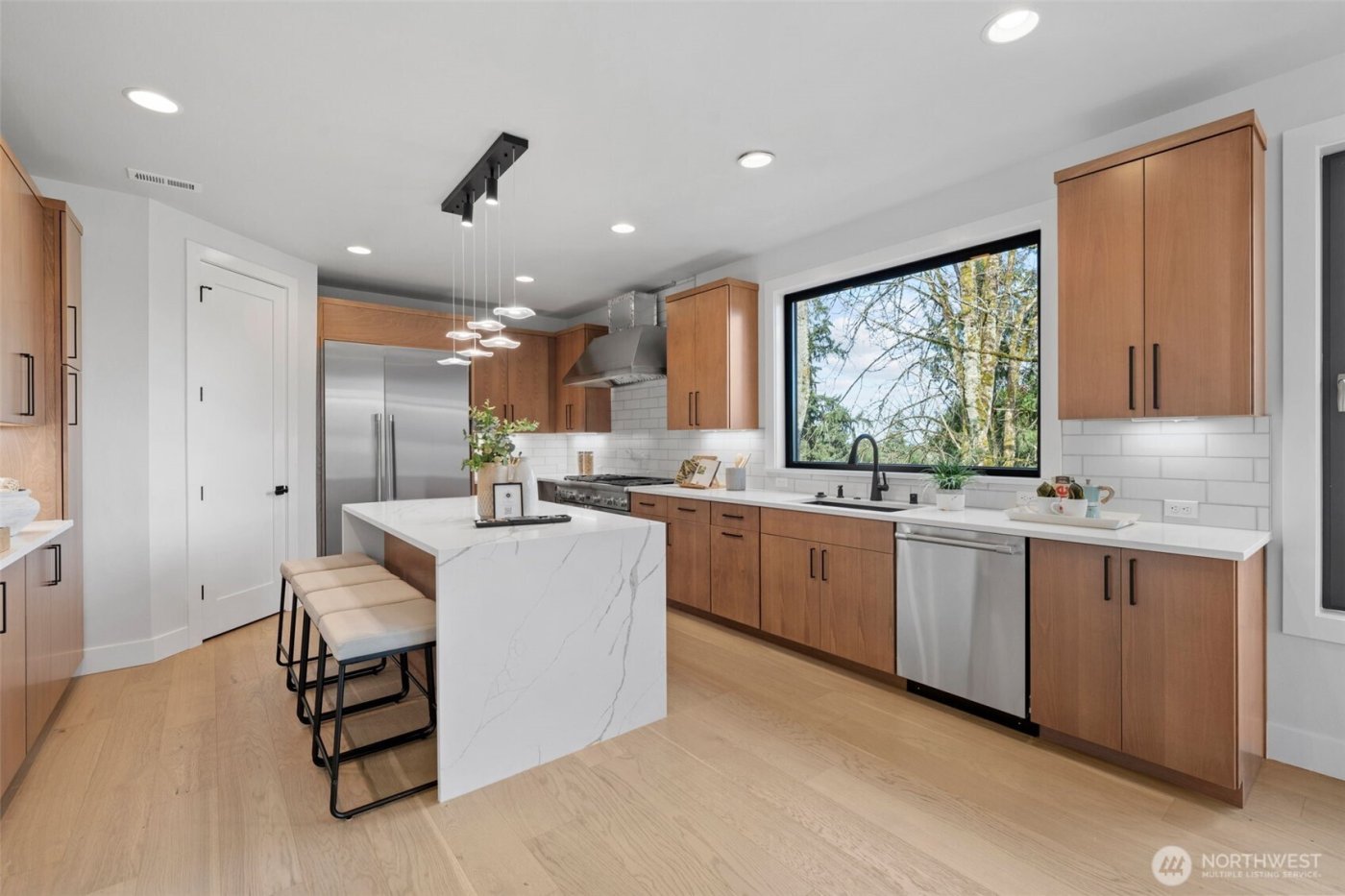 16068 SE 44TH Court , Bellevue, WA 98006