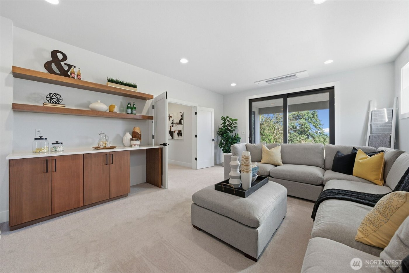 16068 SE 44TH Court , Bellevue, WA 98006