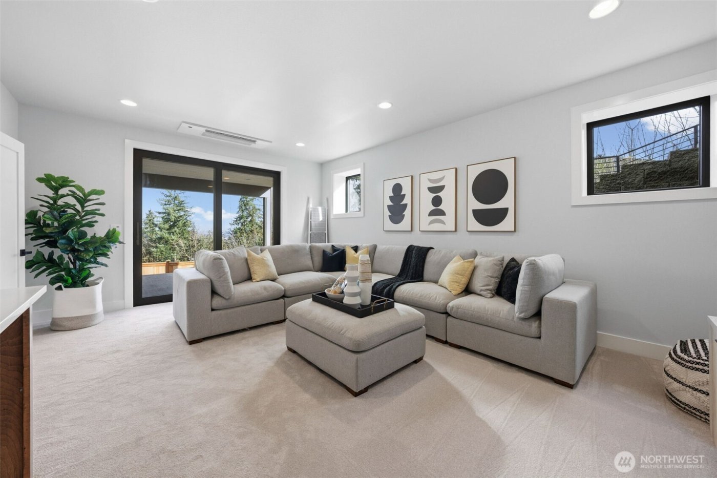 16068 SE 44TH Court , Bellevue, WA 98006