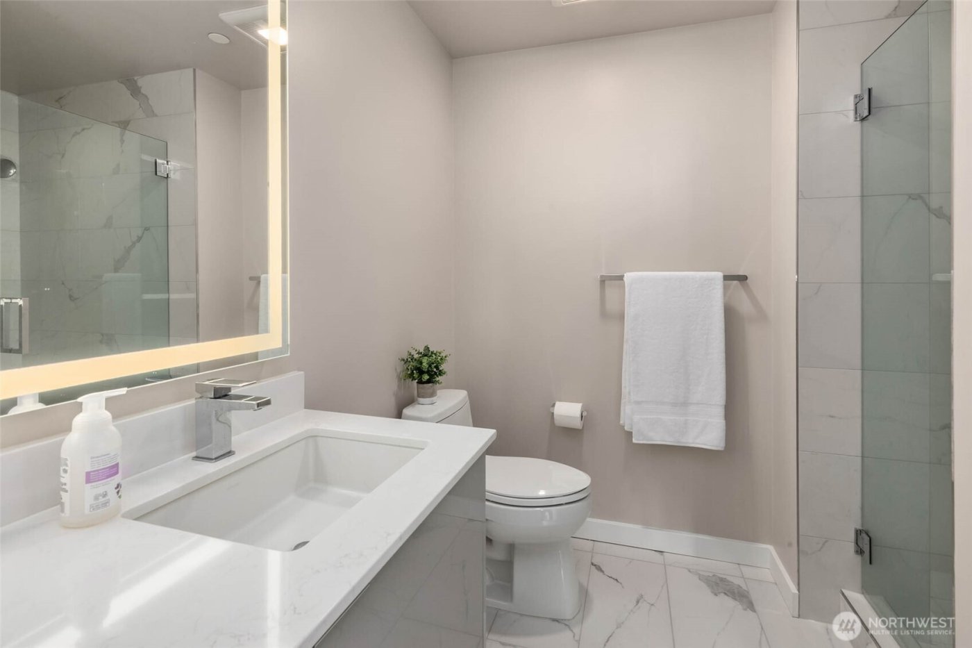 450 S Main St #806, Seattle, WA 98104