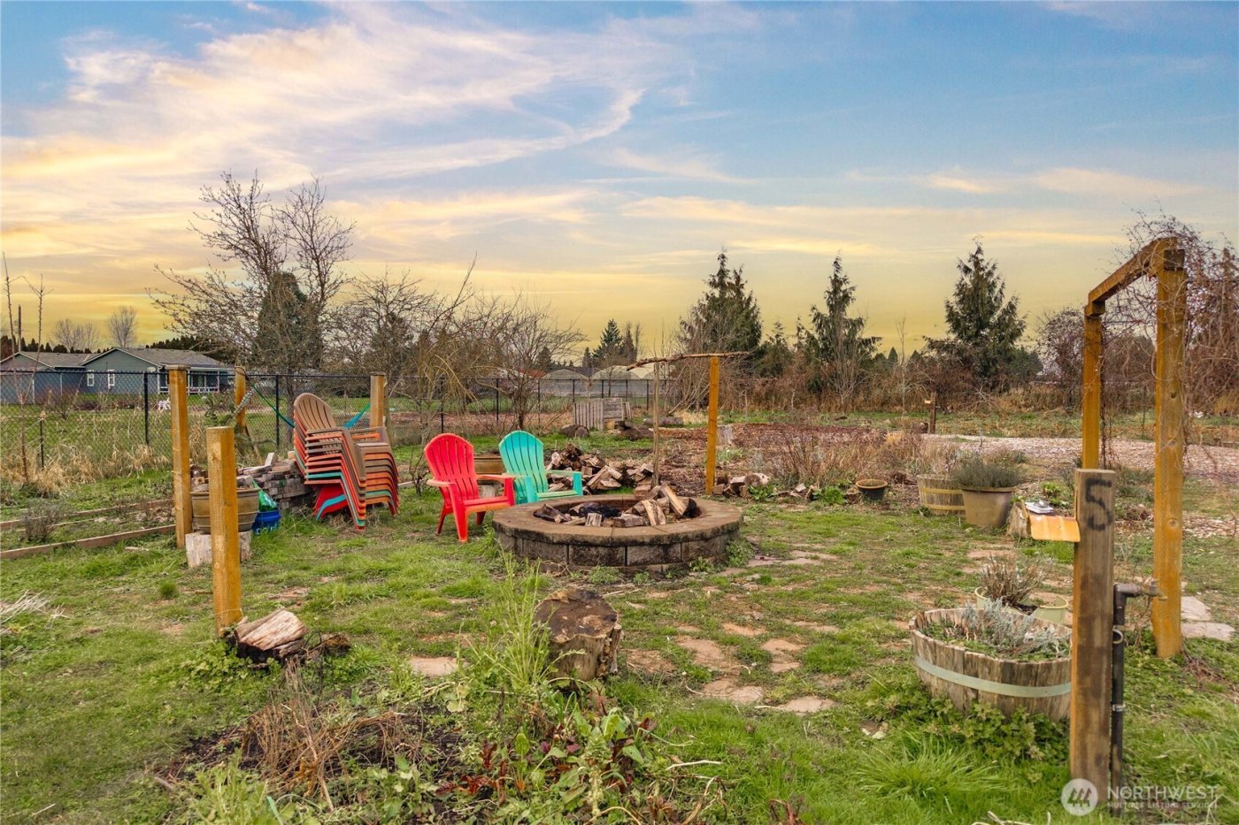 6905 60th St E , Puyallup, WA 98371