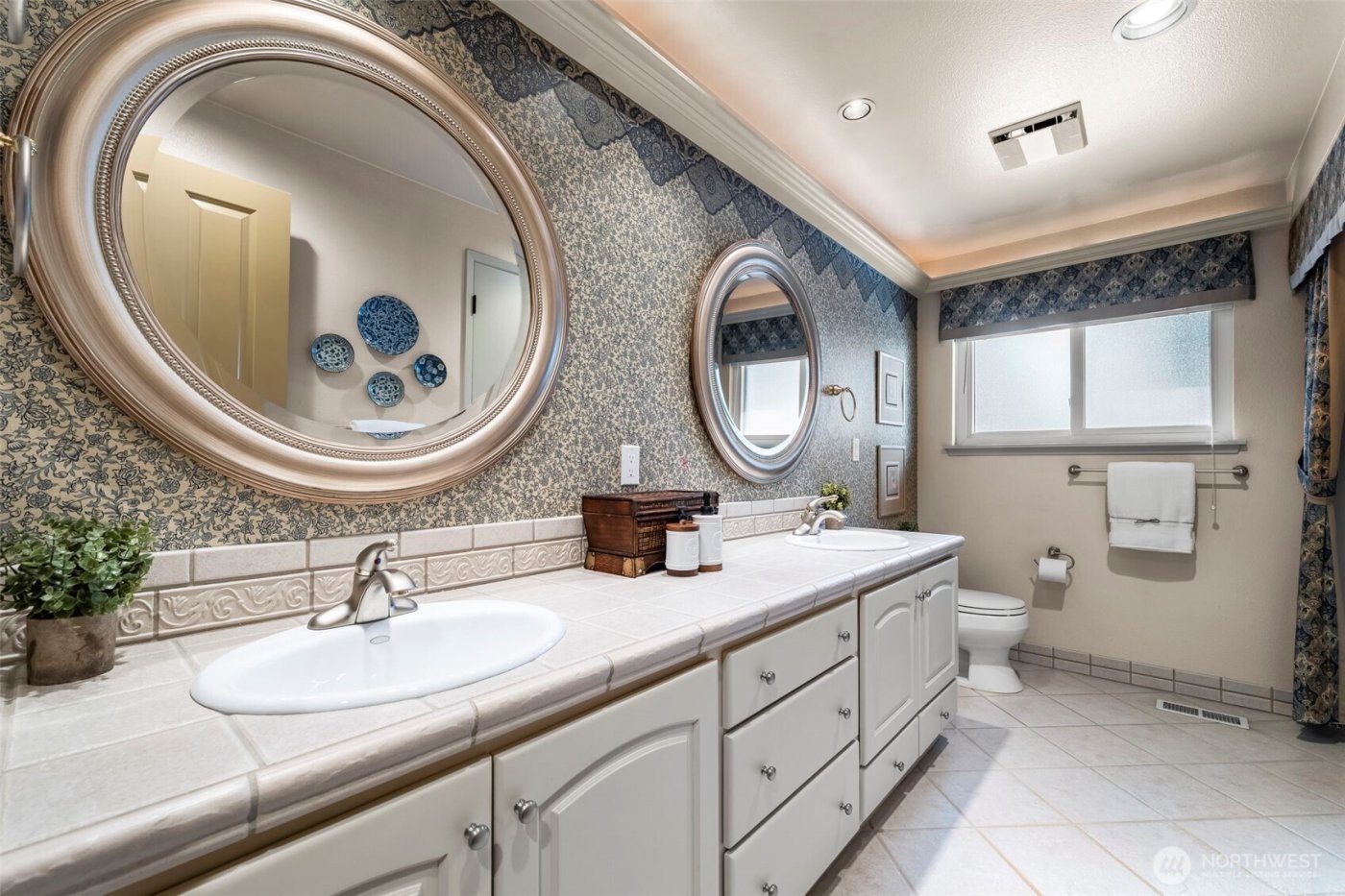 8902 Park Ridge Drive W, University Place, WA 98467