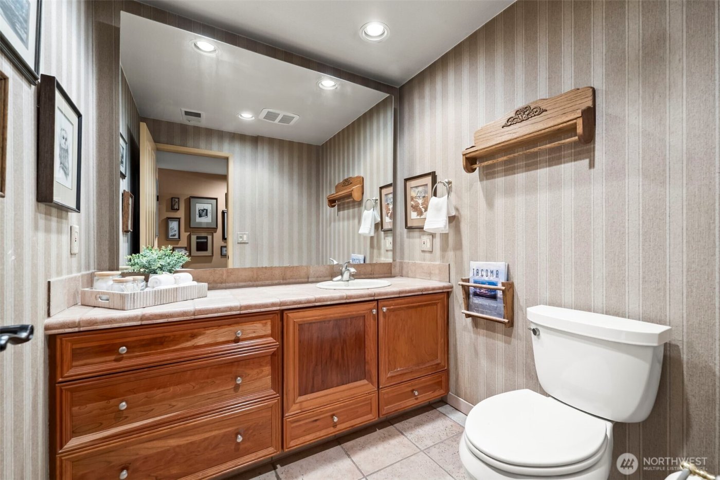 8902 Park Ridge Drive W, University Place, WA 98467