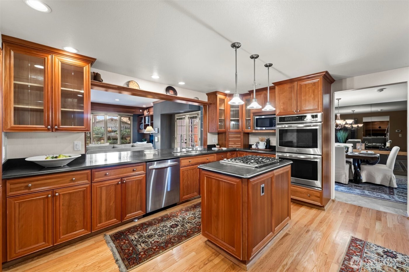 8902 Park Ridge Drive W, University Place, WA 98467