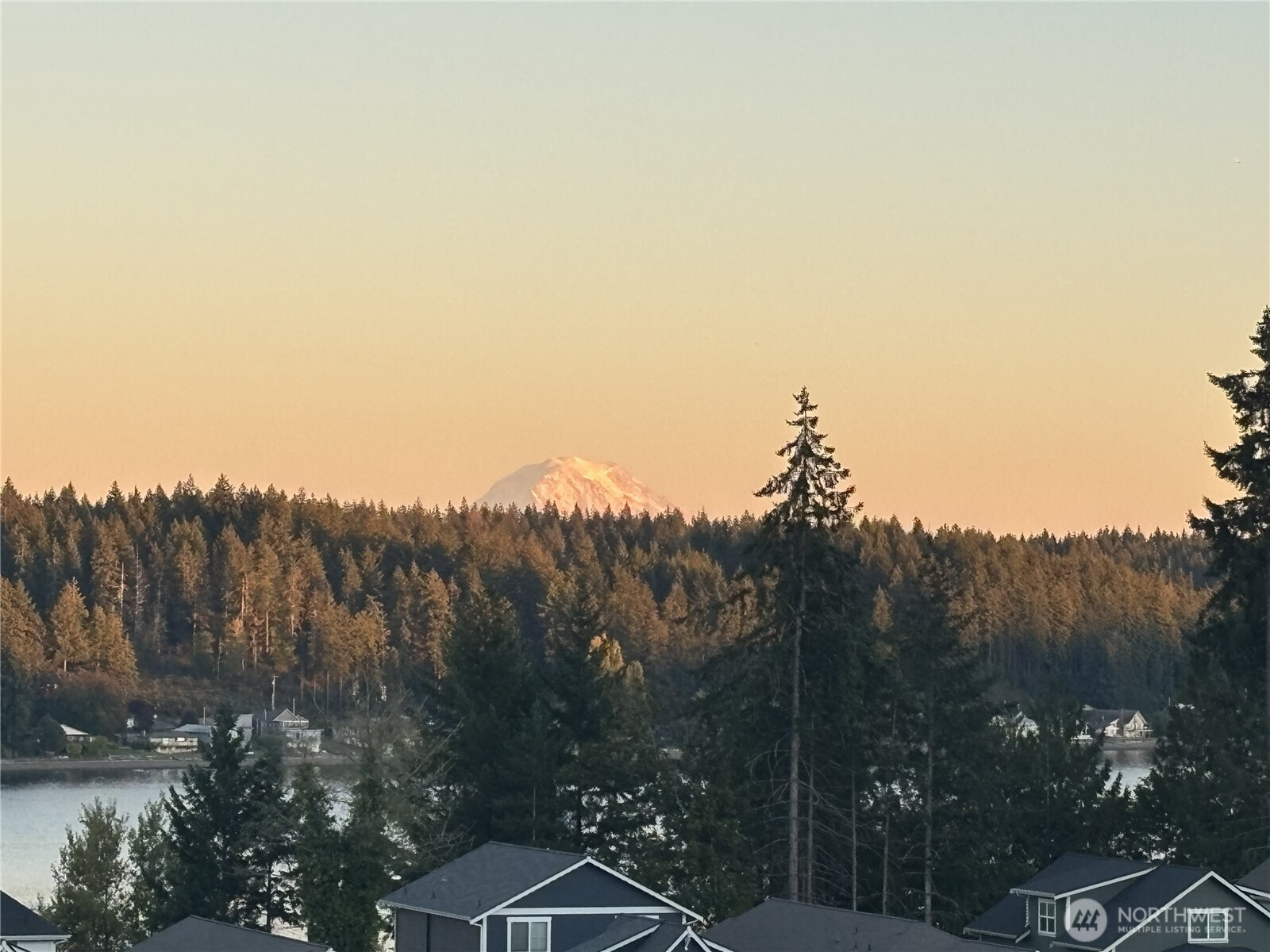 17 E Sellegren Road , Allyn, WA 98524