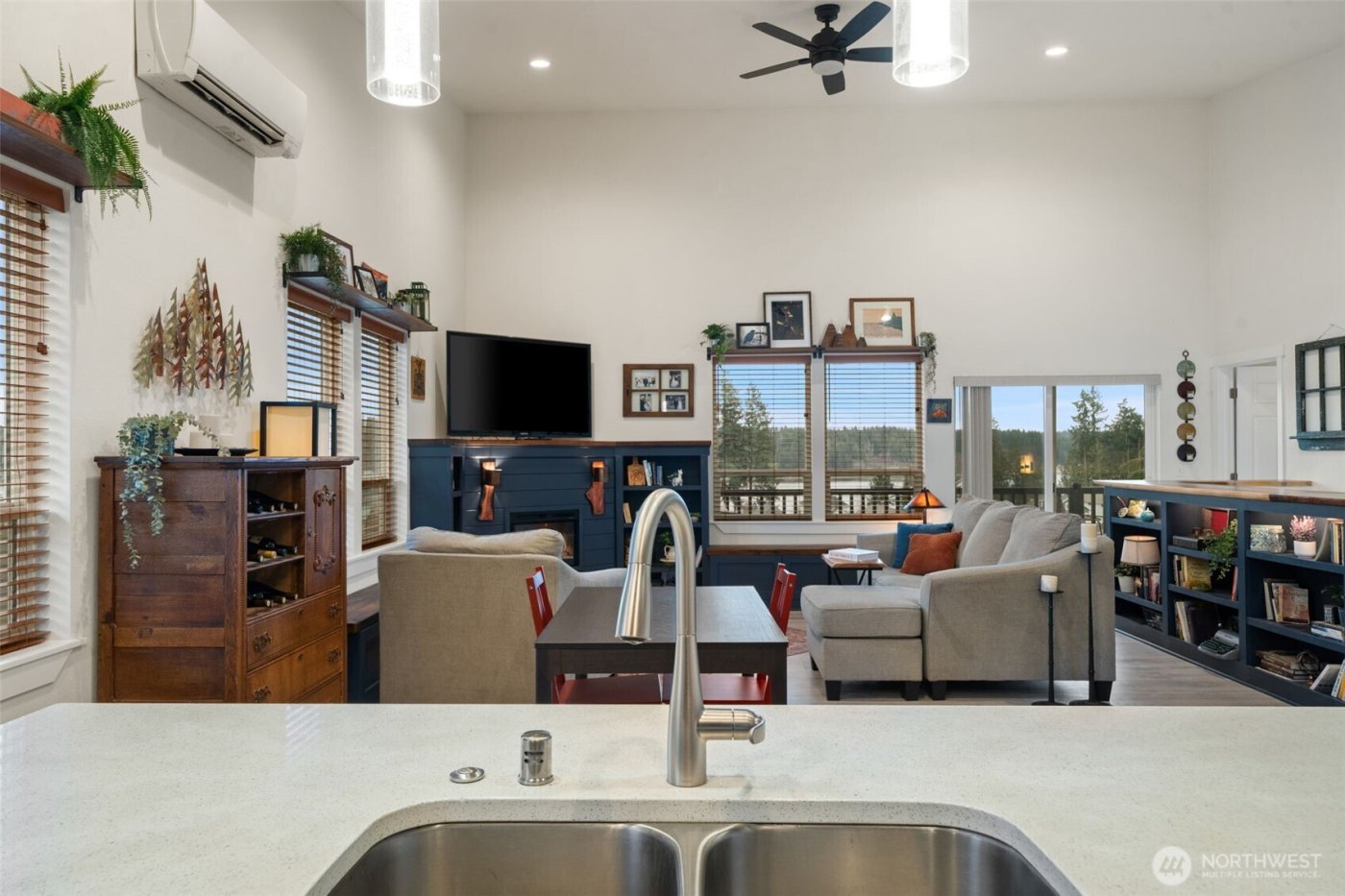 17 E Sellegren Road , Allyn, WA 98524