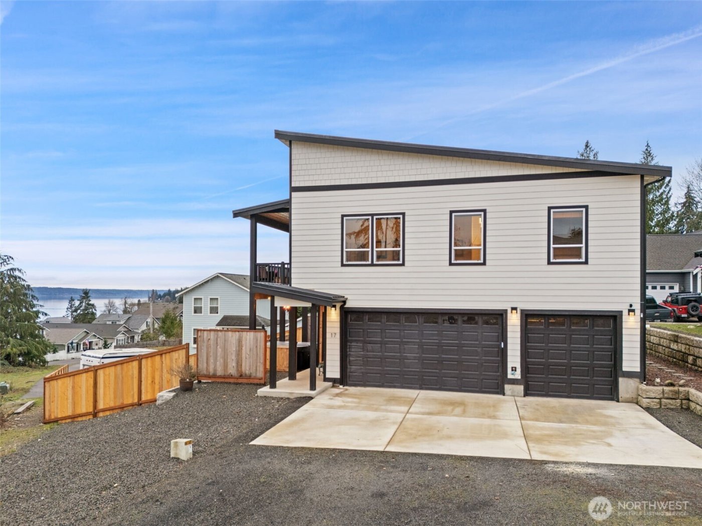 17 E Sellegren Road , Allyn, WA 98524