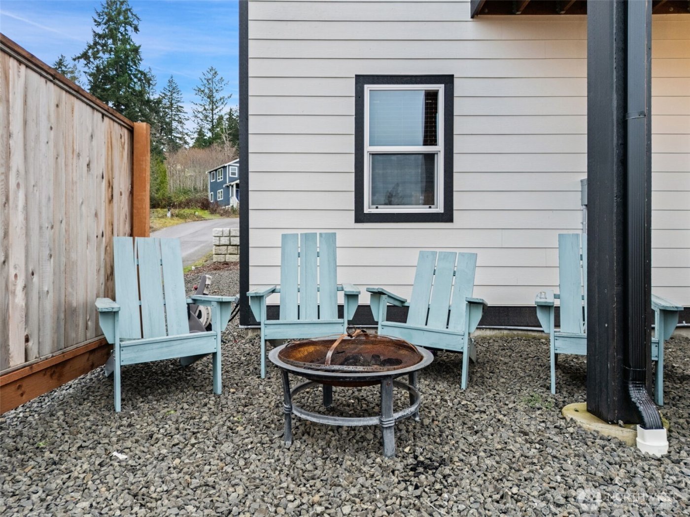 17 E Sellegren Road , Allyn, WA 98524