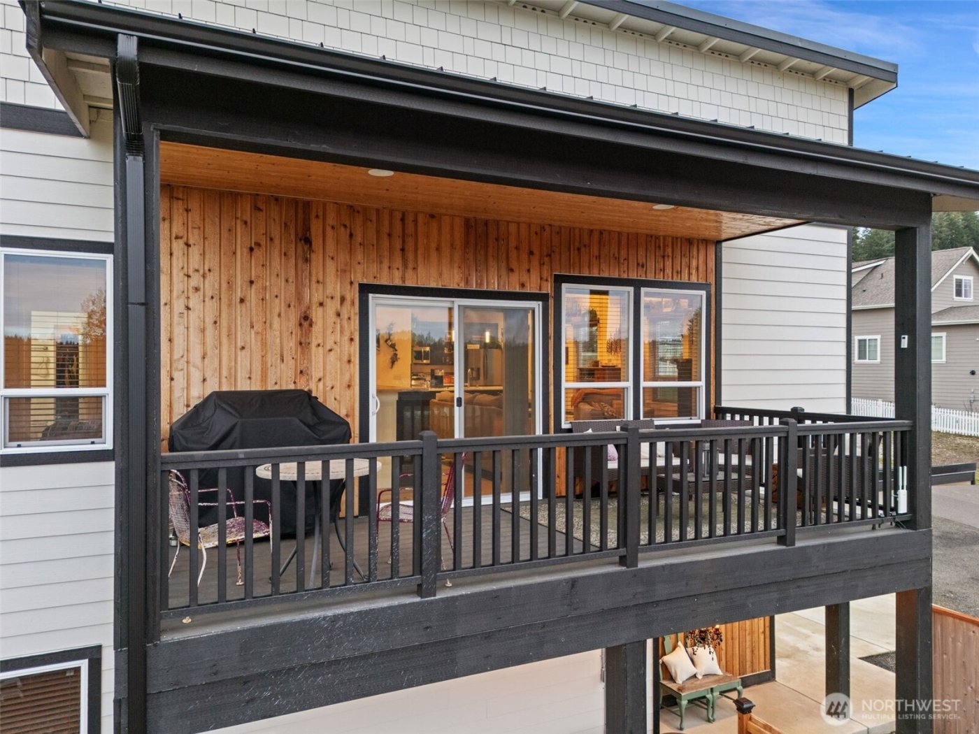 17 E Sellegren Road , Allyn, WA 98524