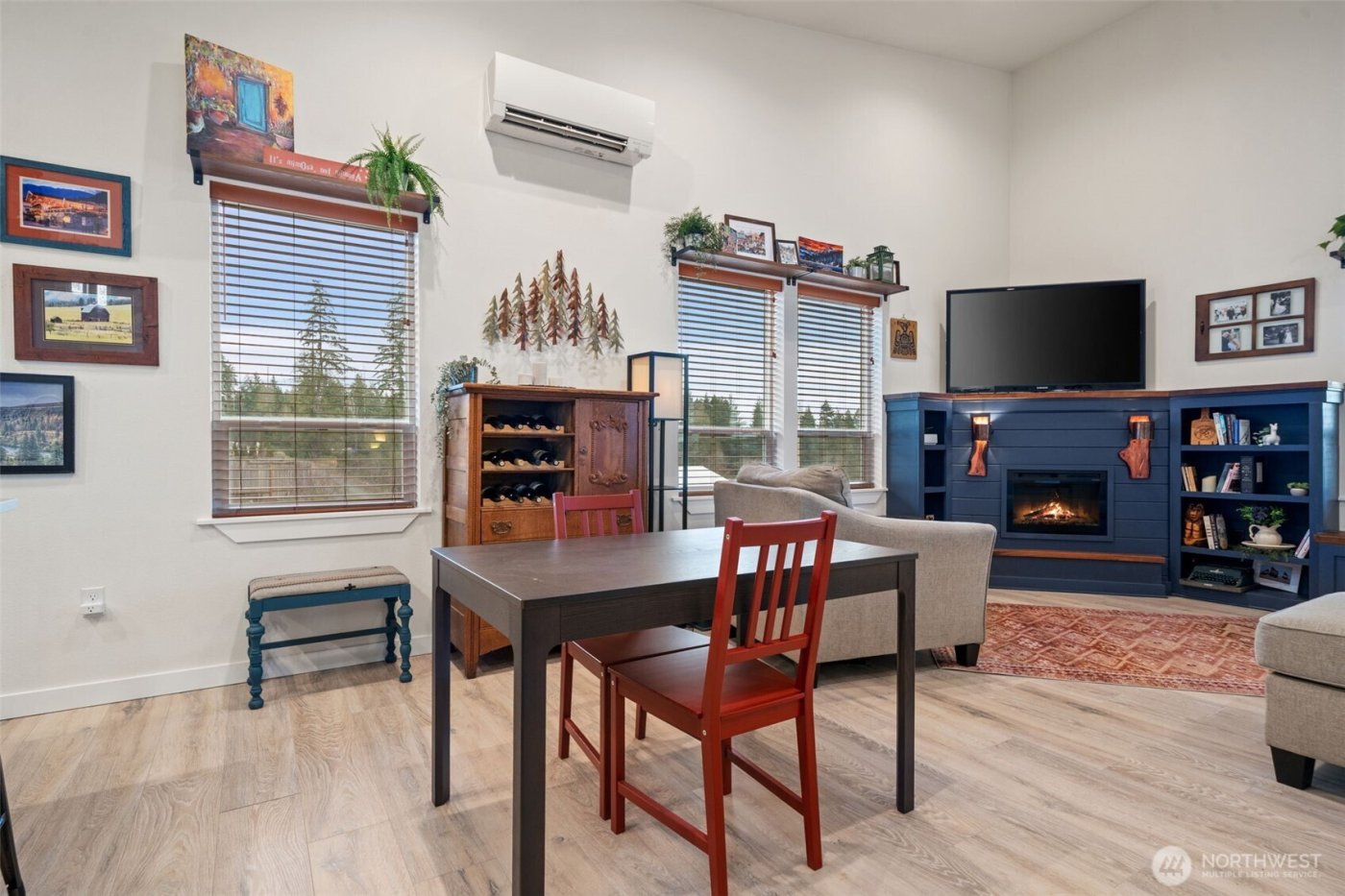 17 E Sellegren Road , Allyn, WA 98524
