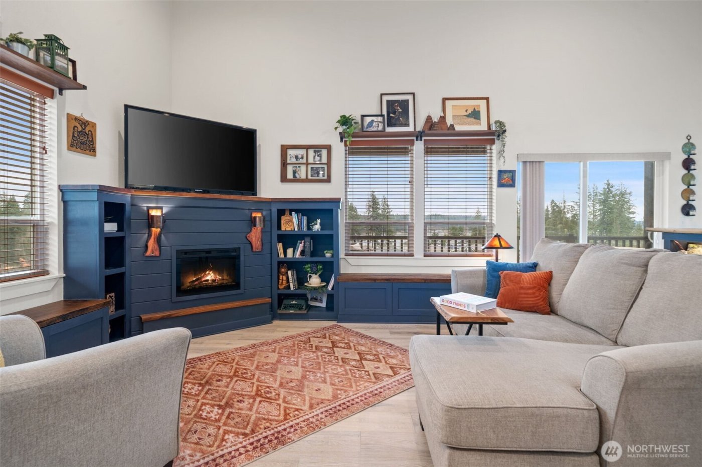 17 E Sellegren Road , Allyn, WA 98524