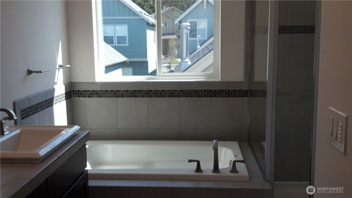 1644 NE 14th Place , Issaquah, WA 98029