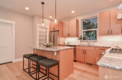 10202 44th Avenue SW, Seattle, WA 98146 - Photo 8