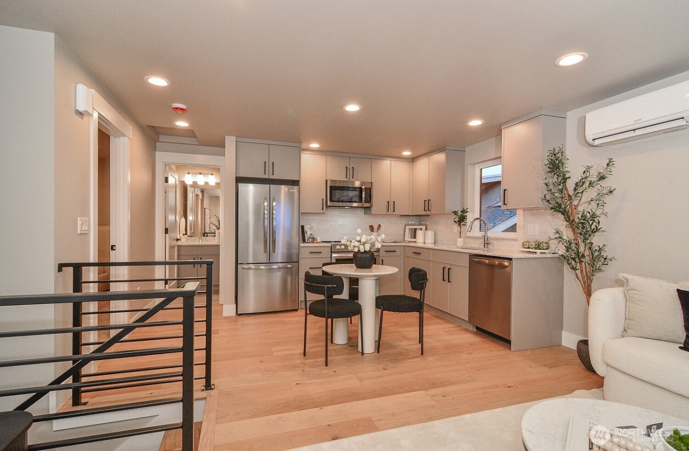 4319 SW 102nd Street , Seattle, WA 98146