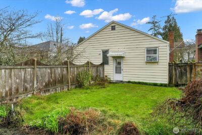 8317 30th Avenue NW, Seattle, WA 98117-3832 - Photo 15