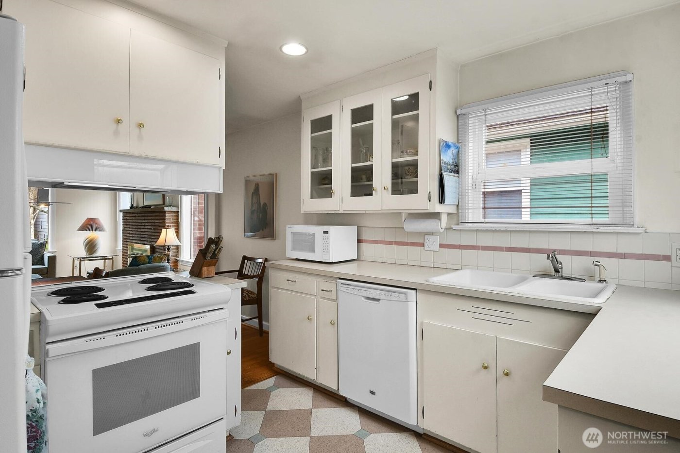 8317 30th Avenue NW, Seattle, WA 98117-3832