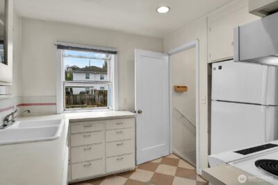 8317 30th Avenue NW, Seattle, WA 98117-3832 - Photo 7