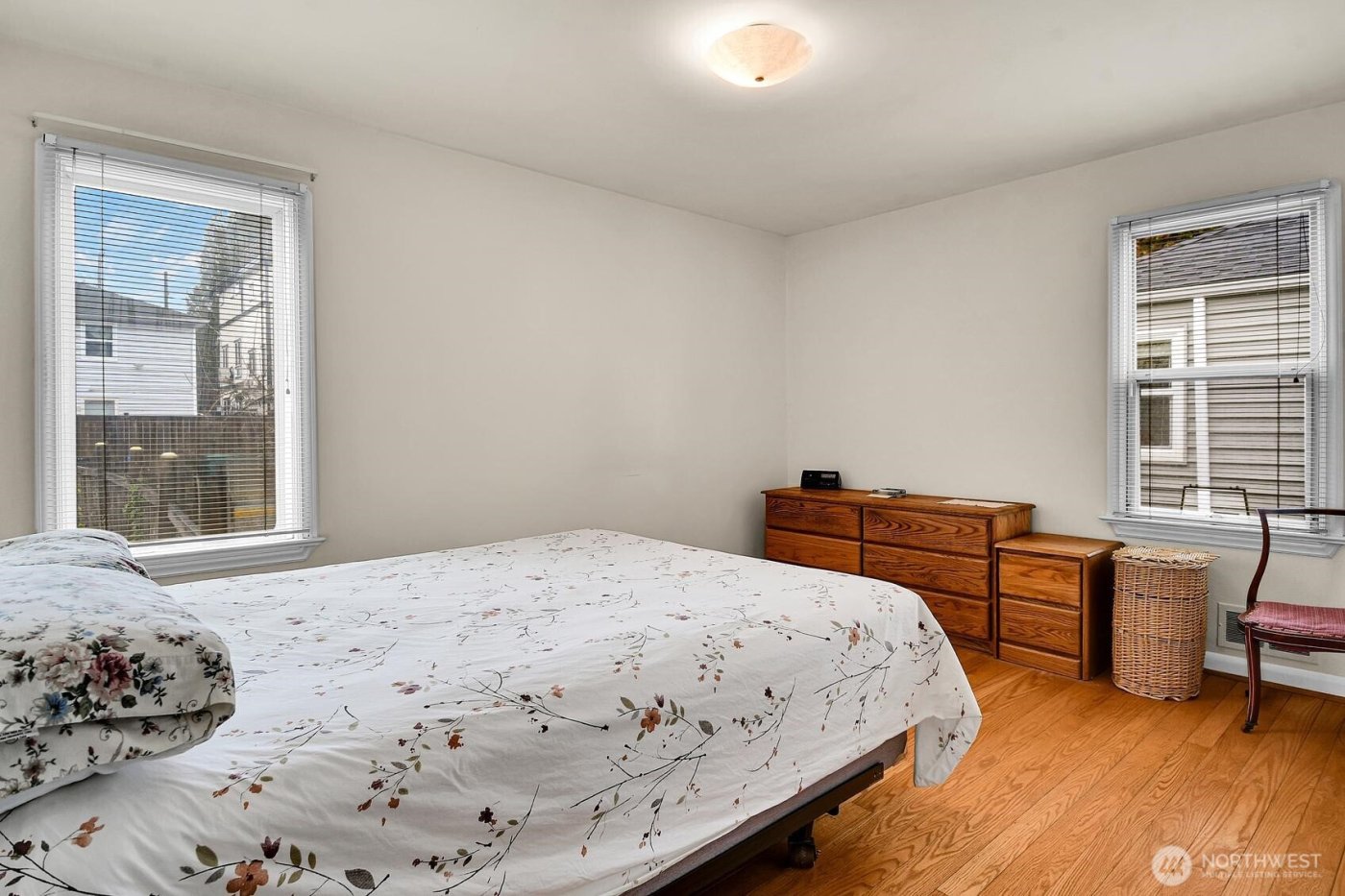 8317 30th Avenue NW, Seattle, WA 98117-3832