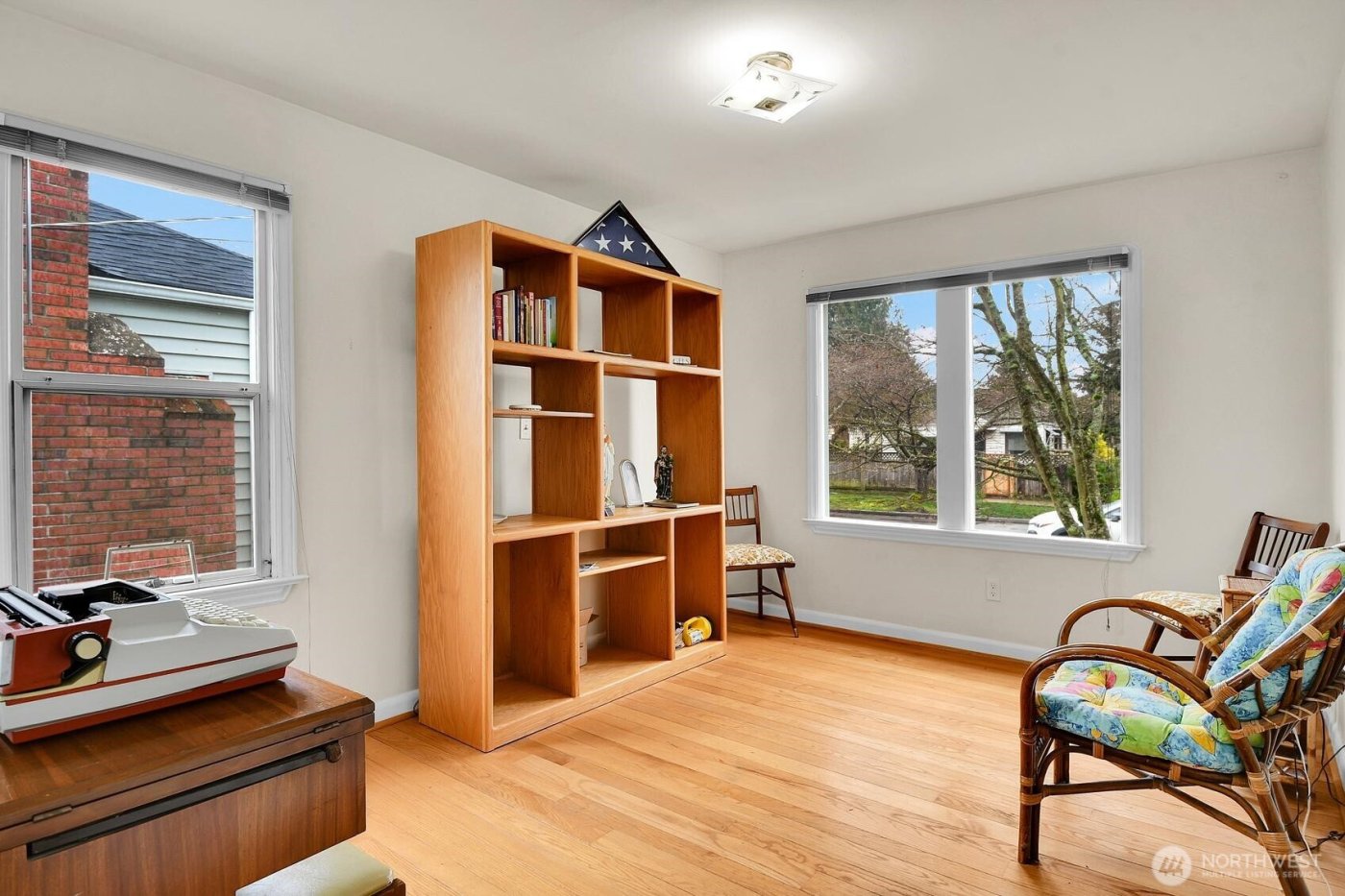 8317 30th Avenue NW, Seattle, WA 98117-3832