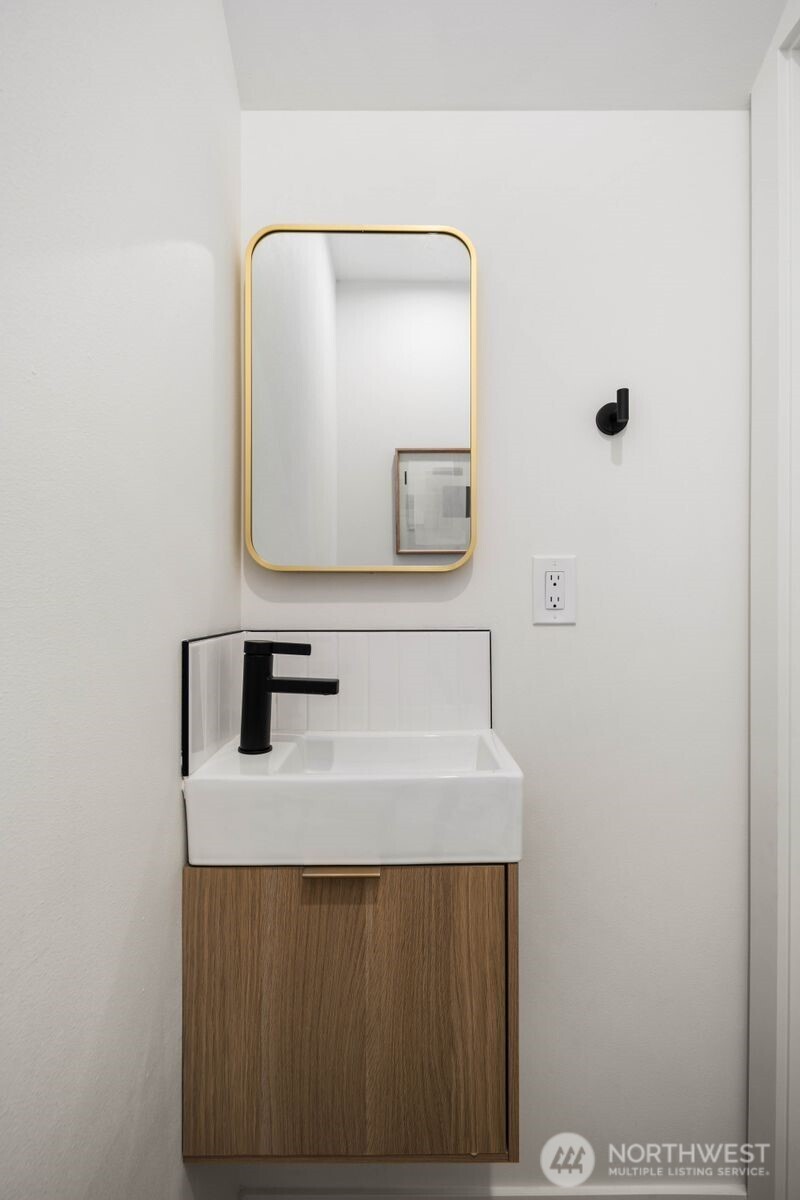 937 N 87th Street #A, Seattle, WA 98103