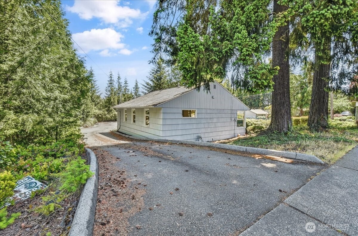 7523 220th Street SW, Edmonds, WA 98026