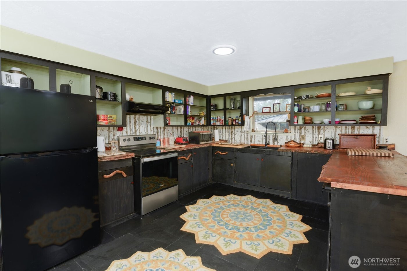 323 Hulse Road , Port Angeles, WA 98362