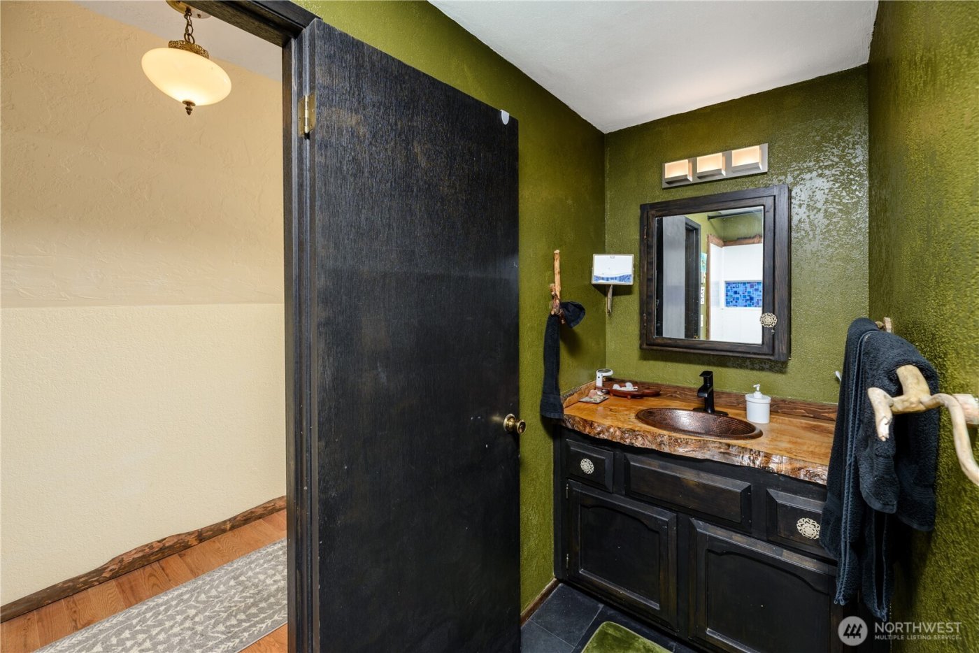 323 Hulse Road , Port Angeles, WA 98362