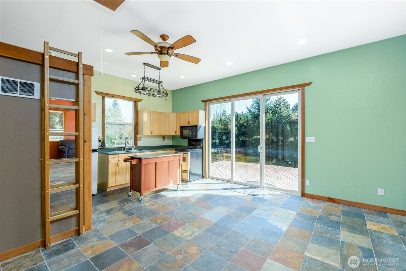 51 Gunn Road , Port Angeles, WA 98362