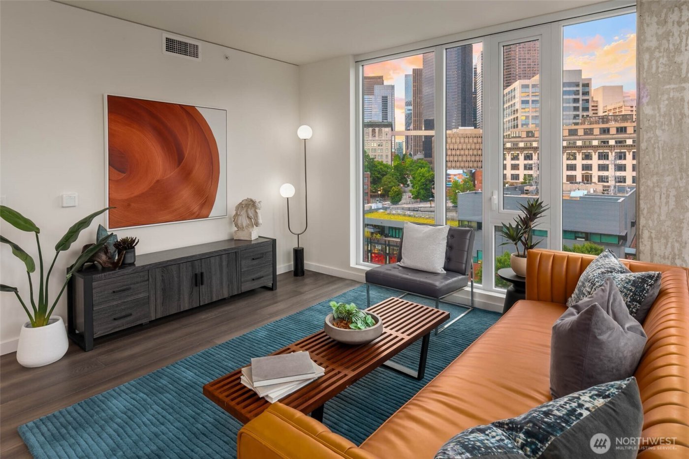 450 S Main St #901, Seattle, WA 98104