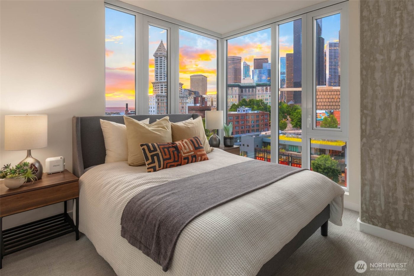 450 S Main St #901, Seattle, WA 98104