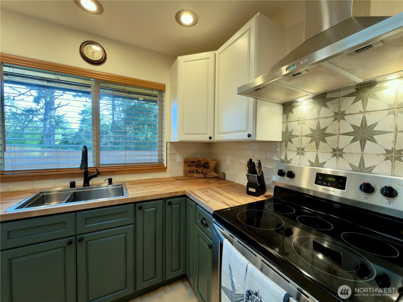 471 Kloshe Court SE, Ocean Shores, WA 98569