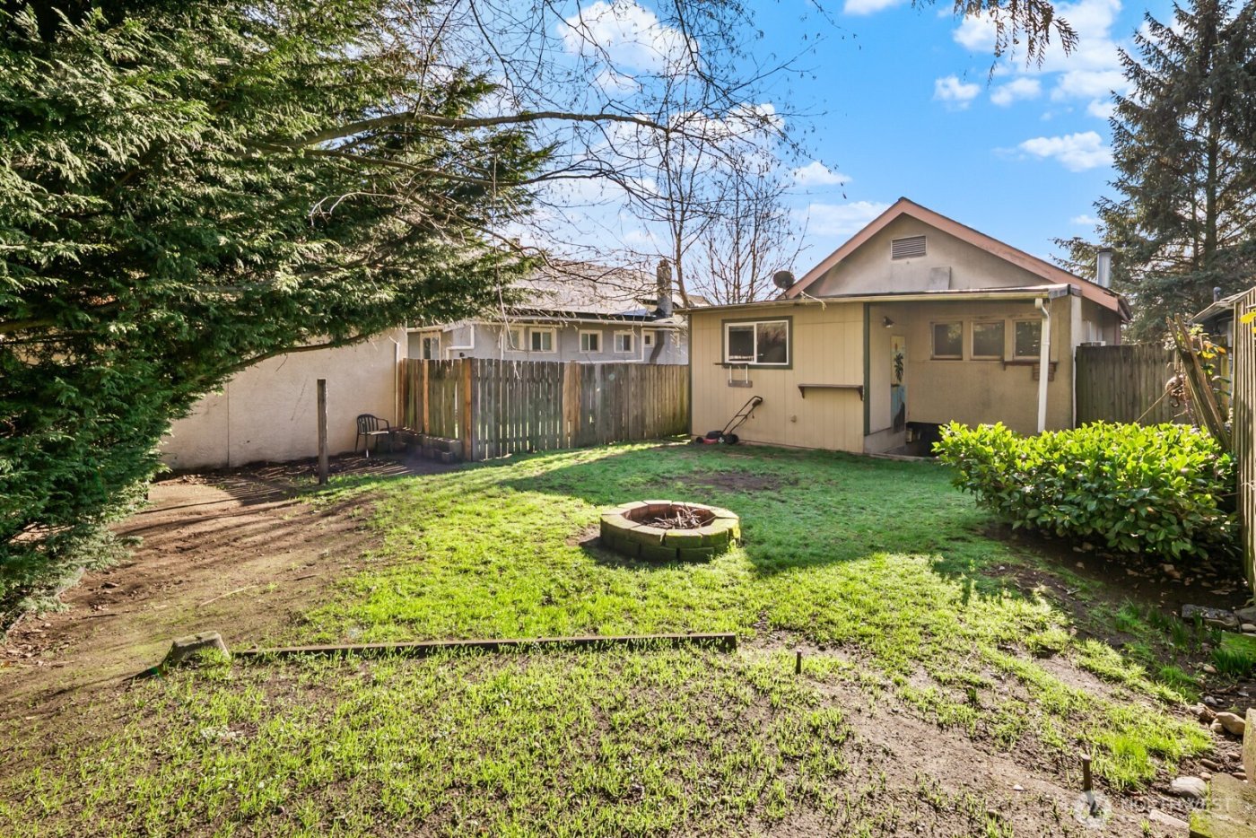 946 N 86th Street , Seattle, WA 98103